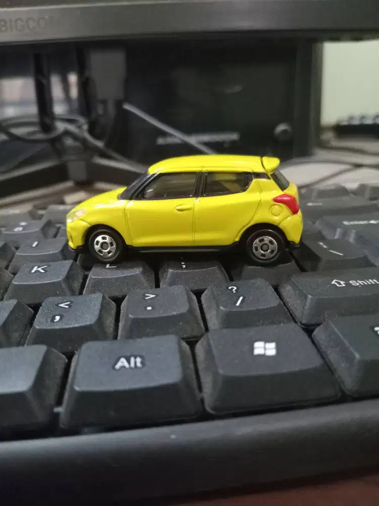 Tomicadiecast suzuki swift sport yellow