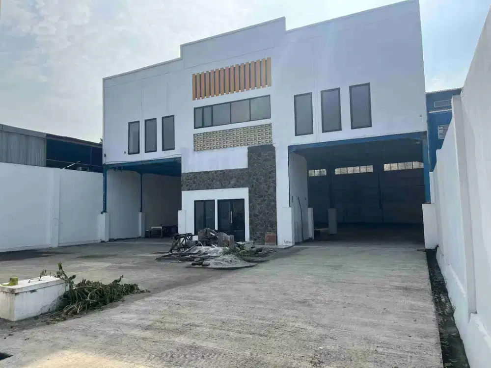 disewakan gudang 2000 meter akses jalan masuk kontainer Bantar gebang Bekasi