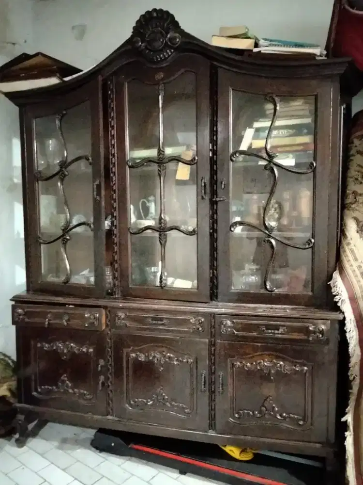 Dijual Lemari ukir Jati tua