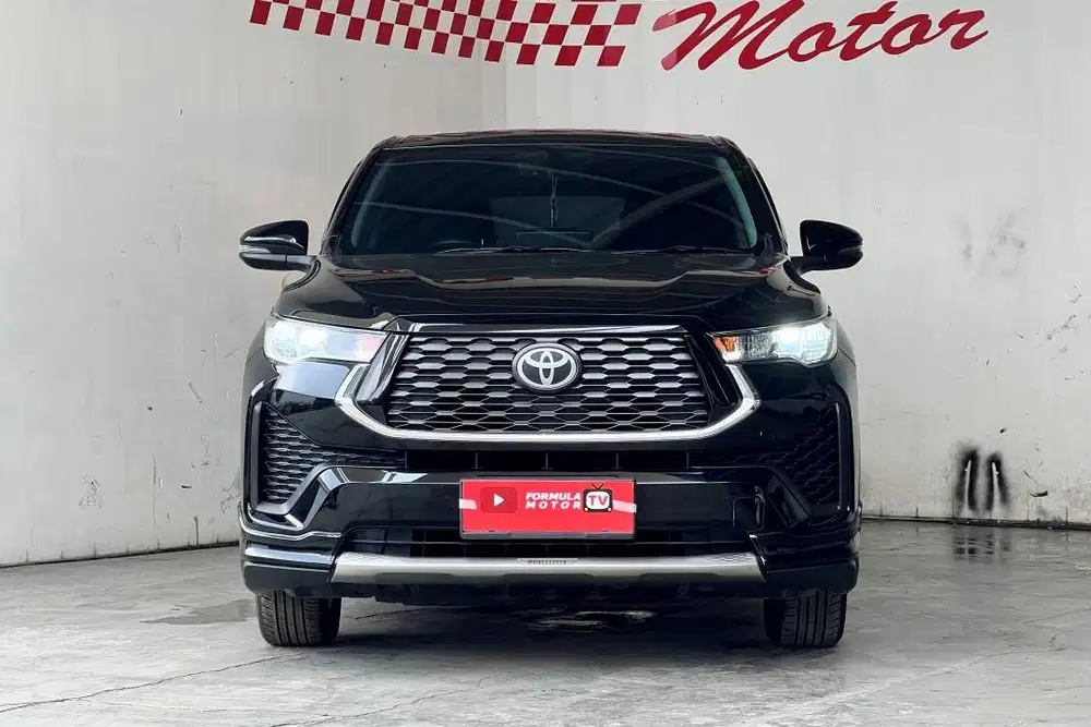 Toyota Innova Zenix V Hybrid 2.0 2024 Hitam