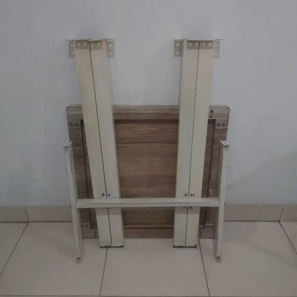 Meja rangka besi bongkar pasang 1pcs