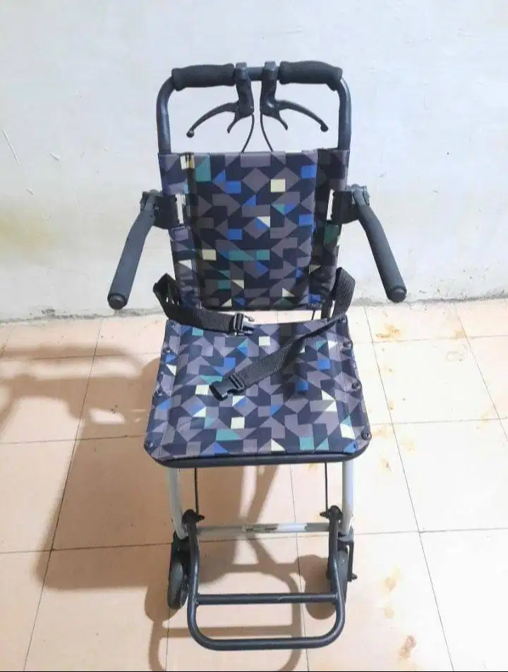 JUAL KURSI RODA LIPAT ONE HEALTH KONDISI MASIH NORMAL