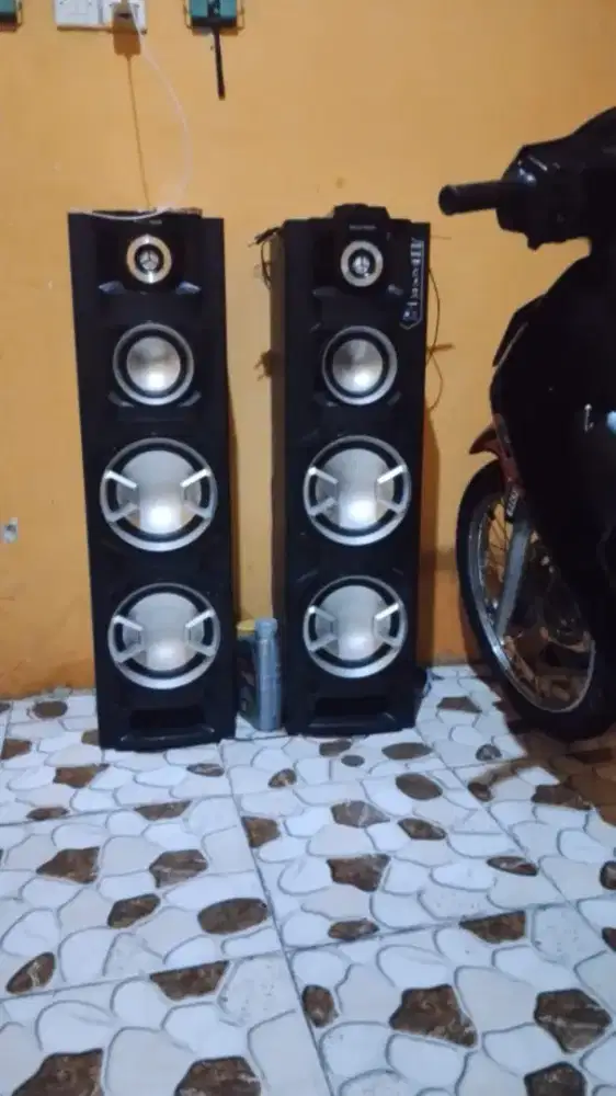 Speaker bluetoth polytron