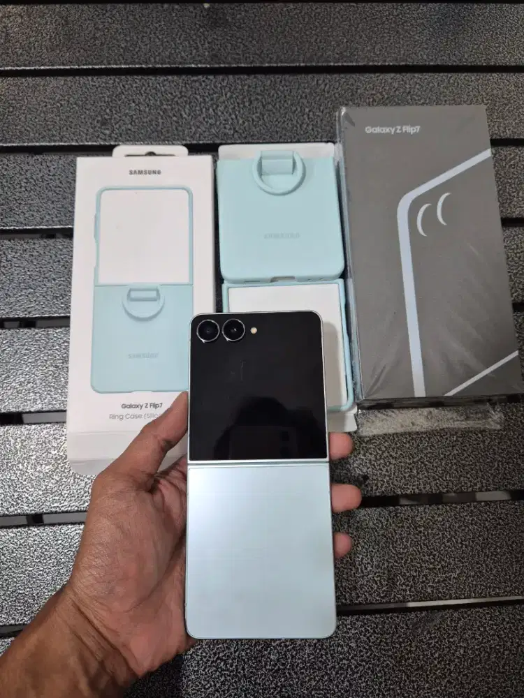 Samsung Z Flip 7 12/512gb sein mint like new + flip cover original