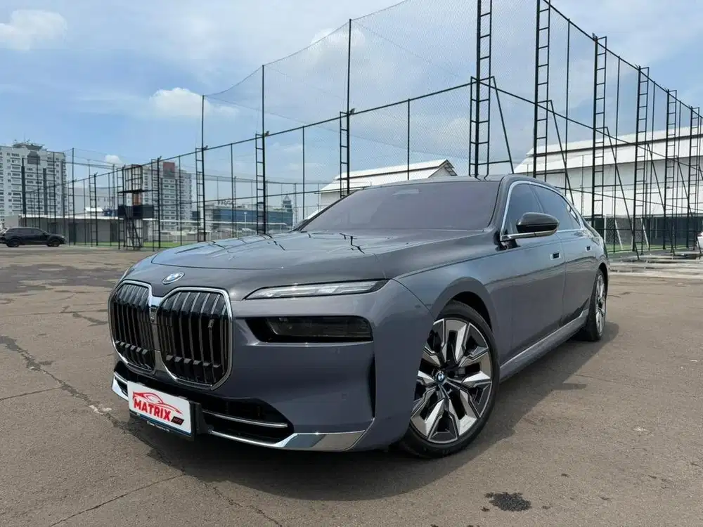 Bmw i7 Xdrive60 2025 nik 2024 atpm full option two tone on black