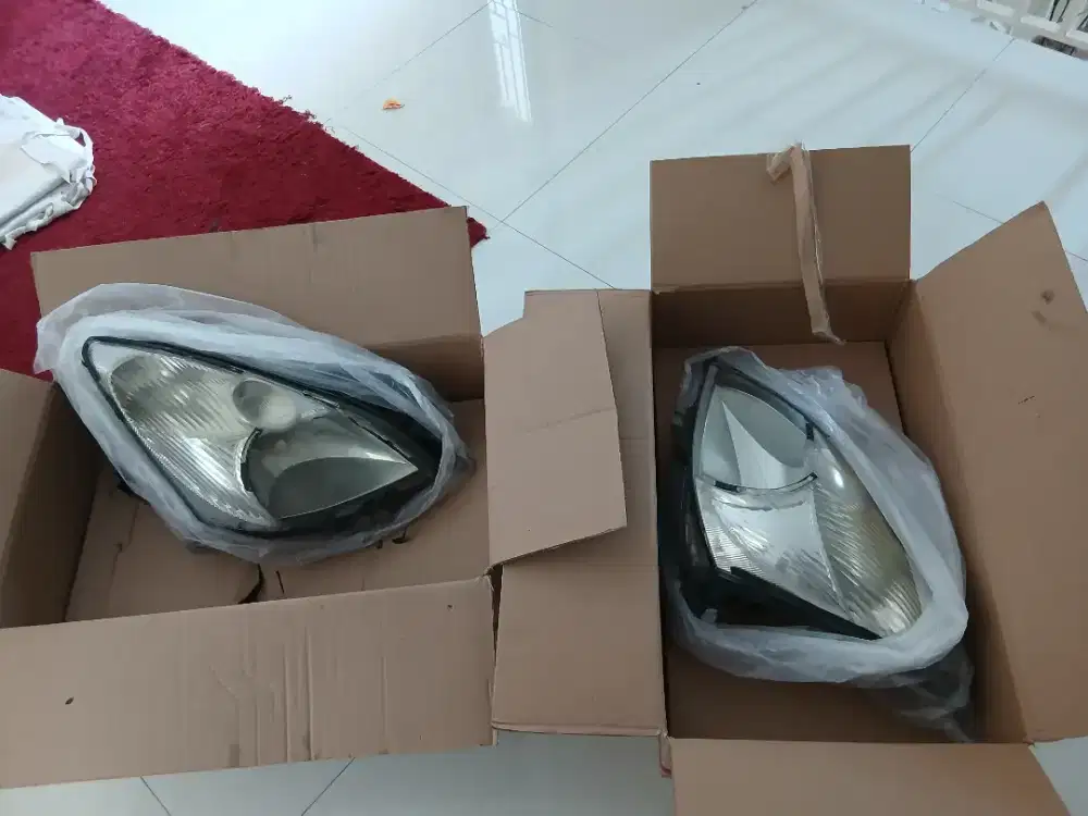 Headlamp Lampu Mobil Grand Livina 1.5XV Ori Cahaya Warna Kuning