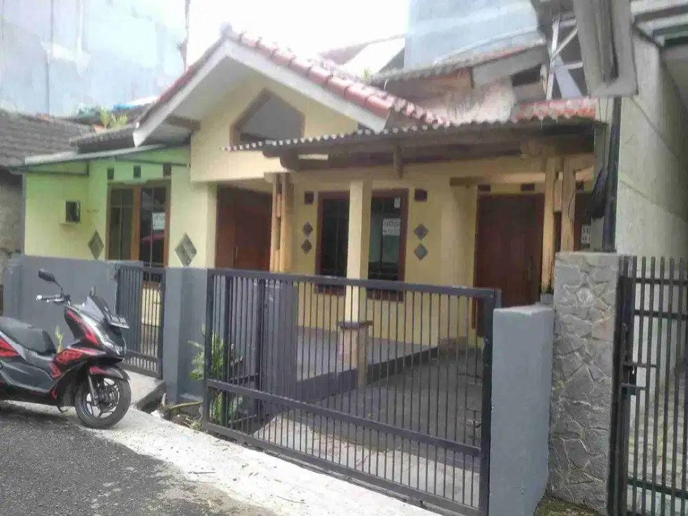 Di sewa kan rumah di komplek Margahayu raya kota bandung