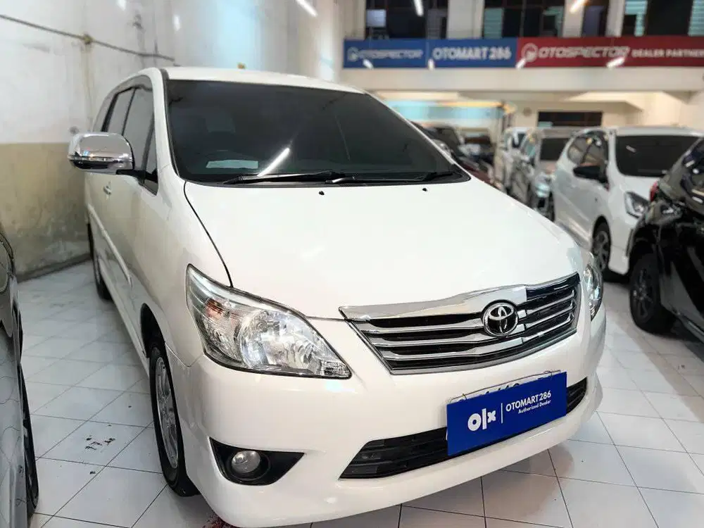 TOYOTA 2014 KIJANG INNOVA V BENSIN 2.0 AT PUTIH MEWAH OTOMART 286 KJR