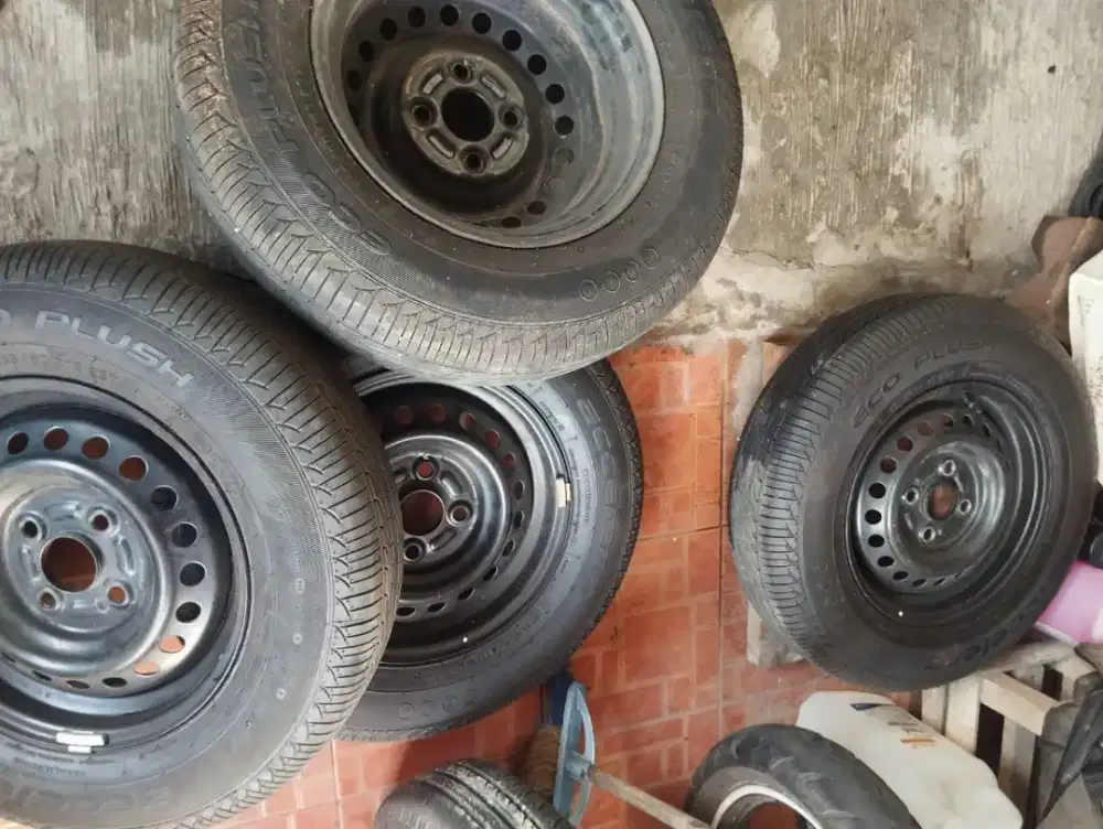 5 Set Velg & Ban GT Radial