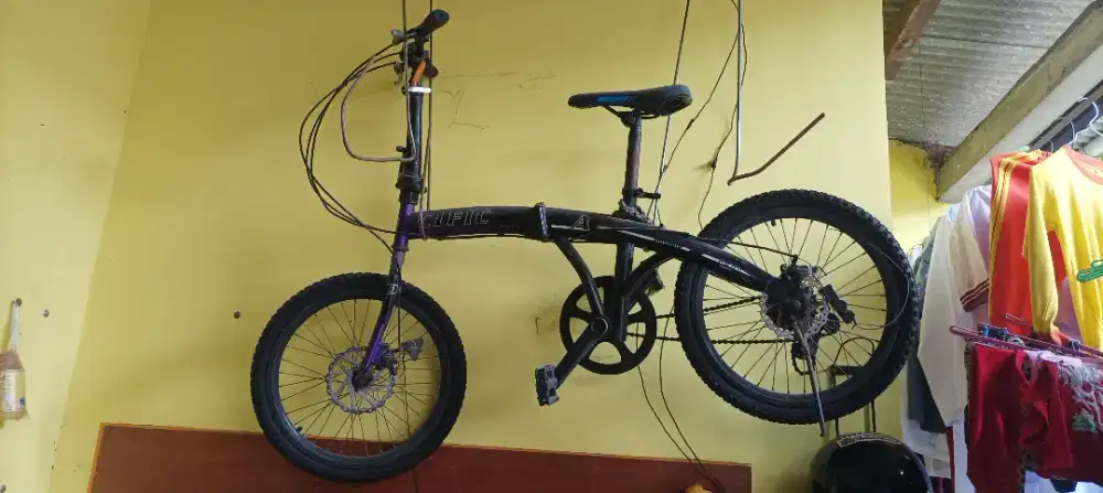 Sepeda lipat ukuran 20 rem cakram depan belakang