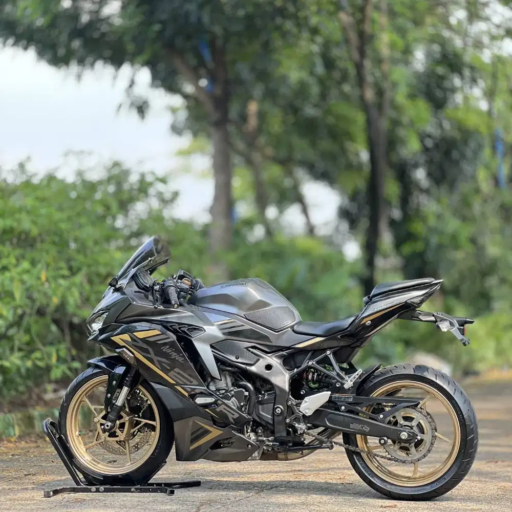 KAWASAKI ZX25R ABS SE GREY 2022 KM RENDAH PAJAK PANJANG SIAP NGEBUT