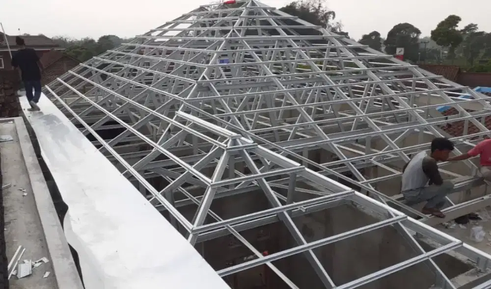 Renovasi bongkar pasang atap