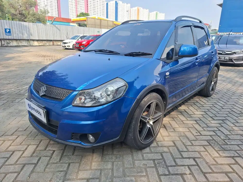 Pajak Panjang - Suzuki SX4 1.5 X-Over Bensin-MT 2012