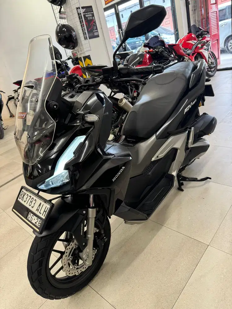 Honda ADV 160 Tipe CBS tahun 2023 warna Hitam Gloss ADV160 CC Black