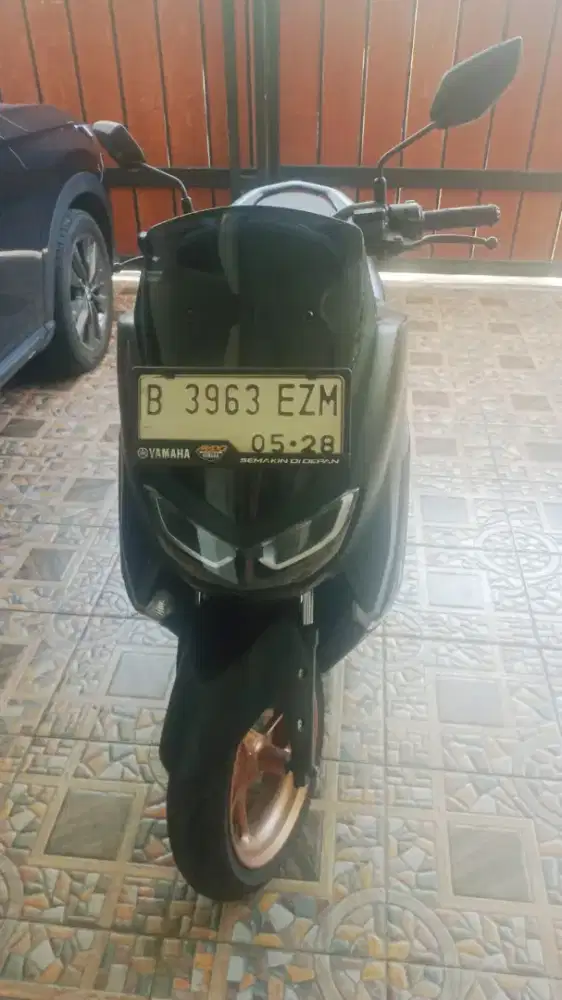 NMAX Hitam 2023 Km rendah flat B Depok  jual.cepat