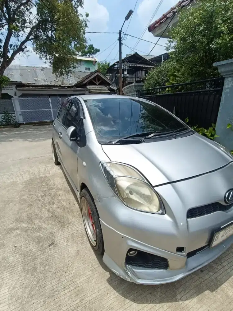 Toyota Yaris E MT 2012