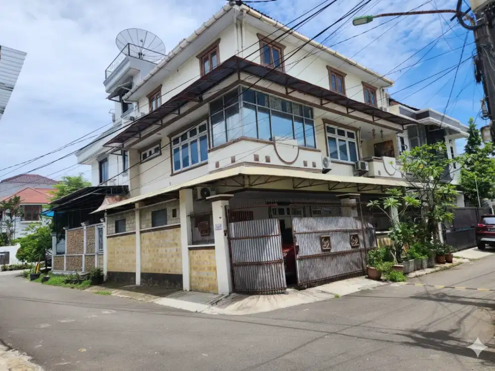 rumah bagus hoek lokasi strategis di sunter