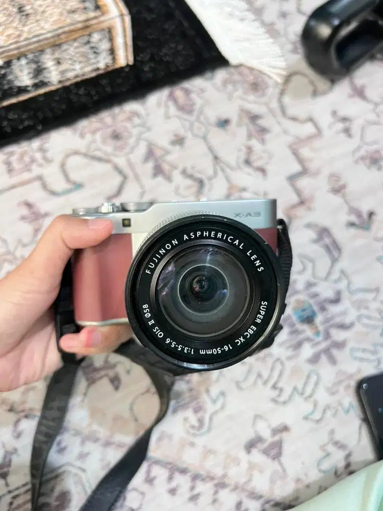Kamera Mirrorless Fujifilm XA3 lensa 16-50mm