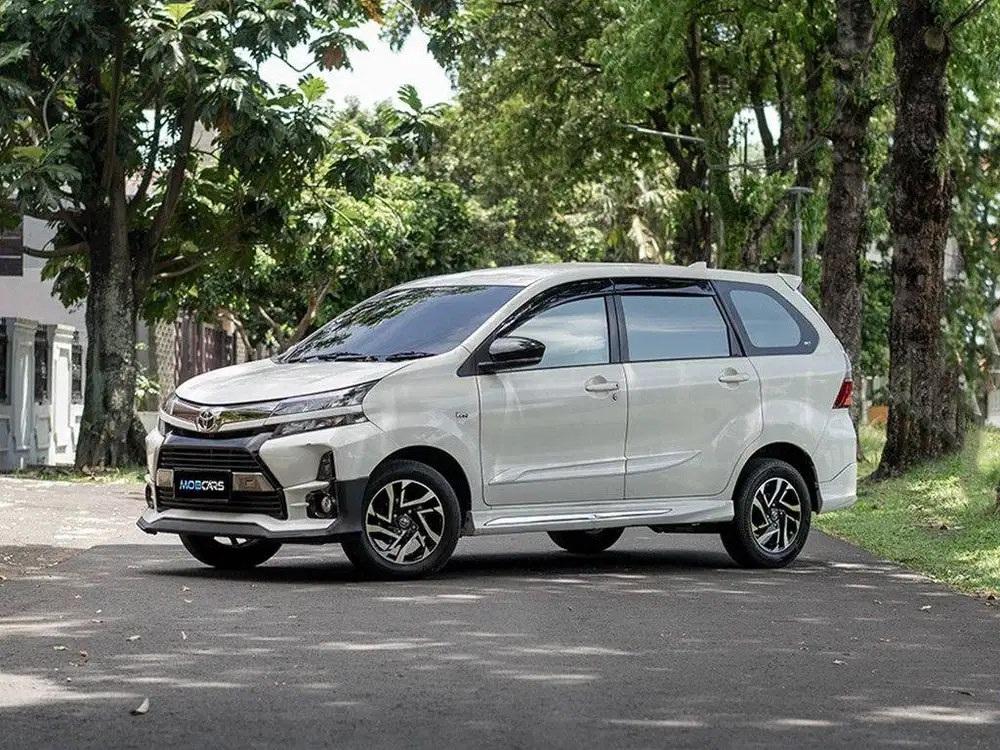 CASH TERMURAH TOYOTA AVANZA VELOZ 1.5 GR MATIC 2021 PUTIH MOBCARS