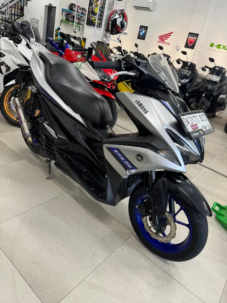 Yamaha Aerox 155 VVA 2019 warna Silver Aeroks Matic CC 155CC Aerok