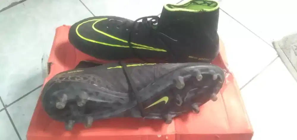 Sepatu Sepakbola NIKE Hypervenom Phantom II