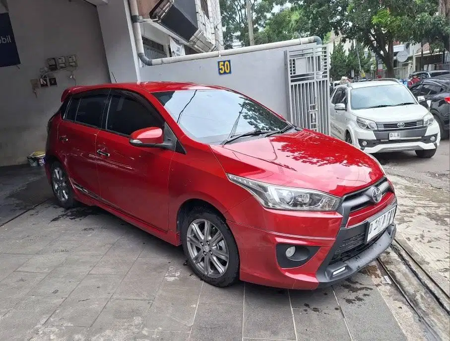 KM 69RB YARIS S TRD SPORTIVO AT 2015 TOYOTA 1.5 MATIC