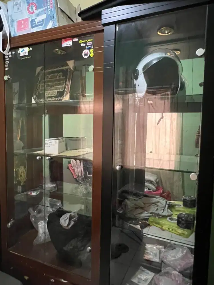 Lemari pajangan lemari helm lemari hias