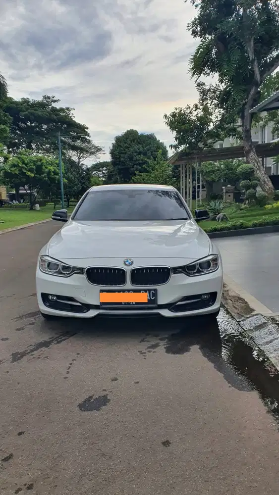 BMW 320i 2015 Bensin