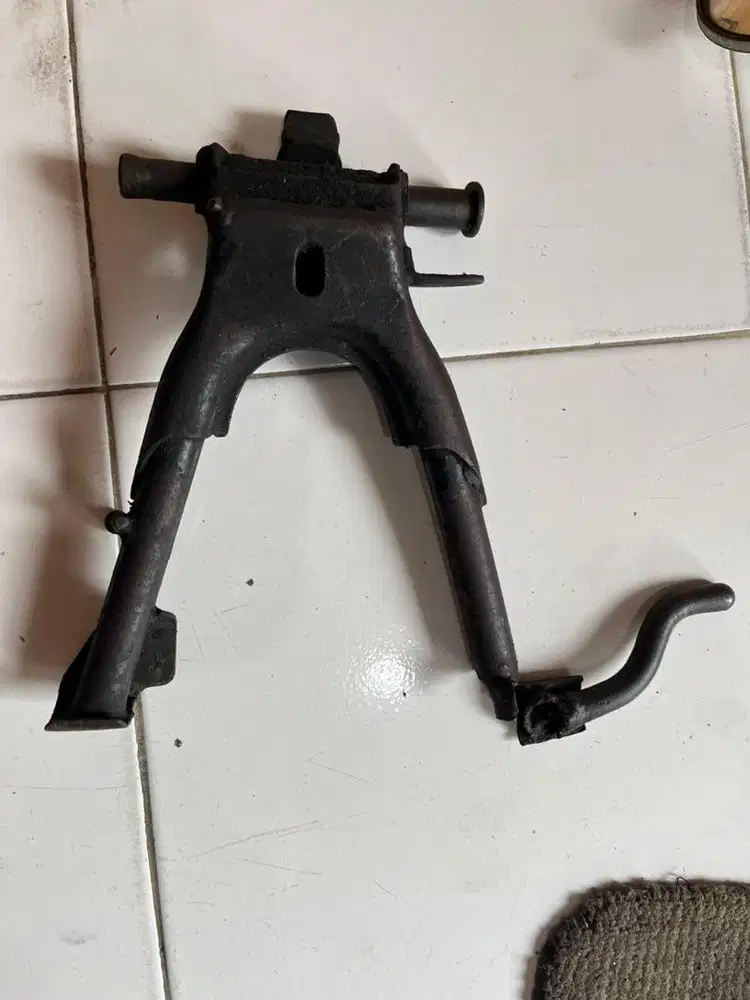 standar tengah motor astrea