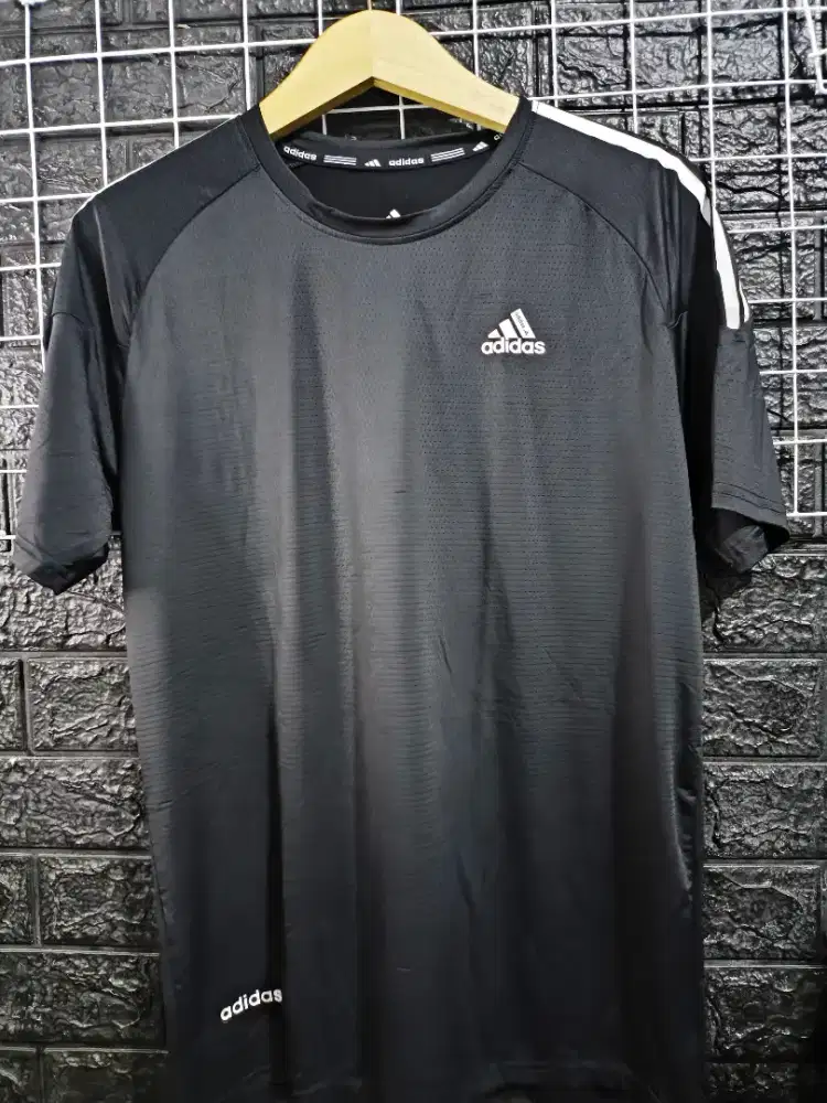 kaos running Adidas hitam putih size L to XL