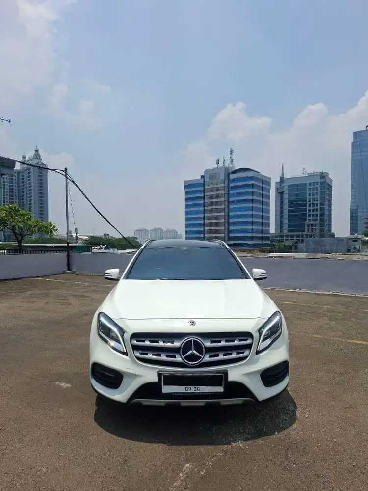 [ Nik 18 ] Mercedes Benz GLA200 / GLA 200 AMG 2018 Putih Panoramic