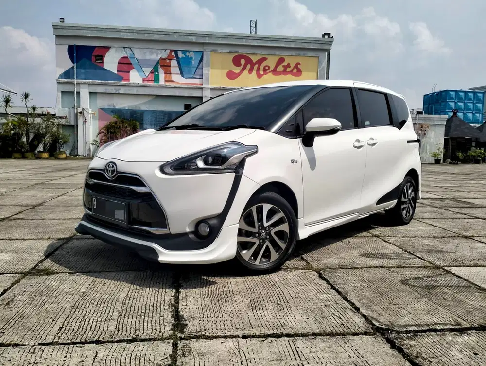 Toyota Sienta Q matic promo tdp 10% 2017