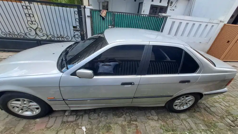 BMW 318i 1997 Bensin