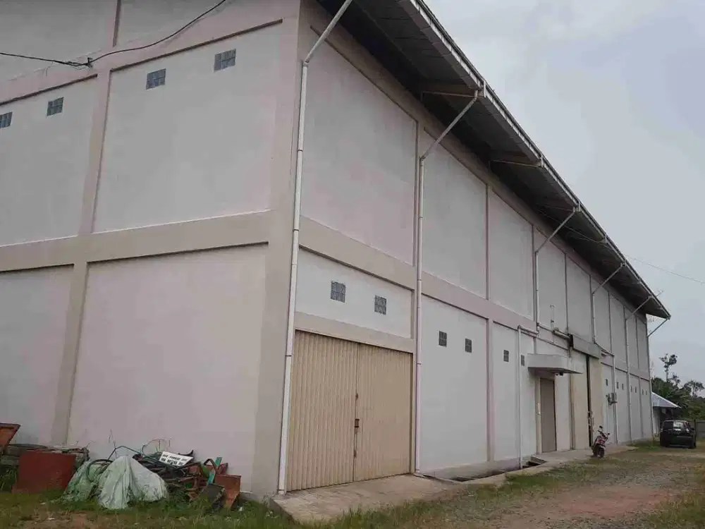 Gudang luas 2 lantai di Pontianak Jl. Husein Hamzah (Pal 5)