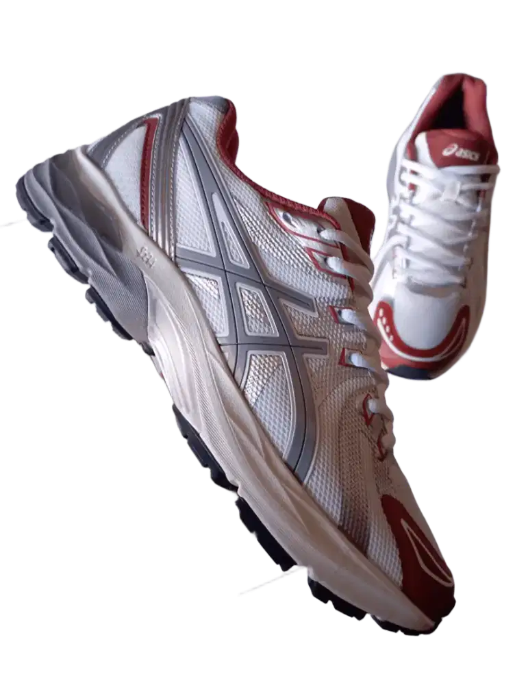 Sepatu Olahraga Asics Size 42