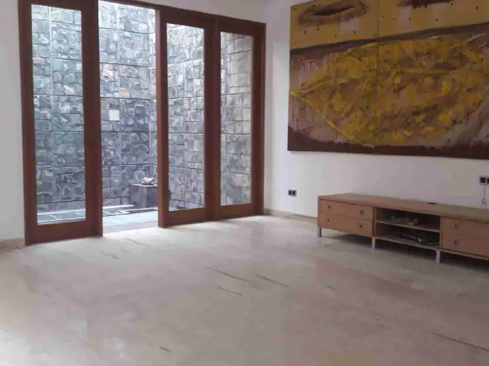 Rumah 2 lantai Puri Kencana Jakbar, kondisi bagus