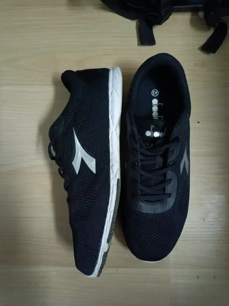 Sepatu Diadora 43