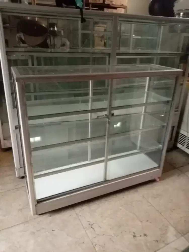 Etalase bekas 1 meter