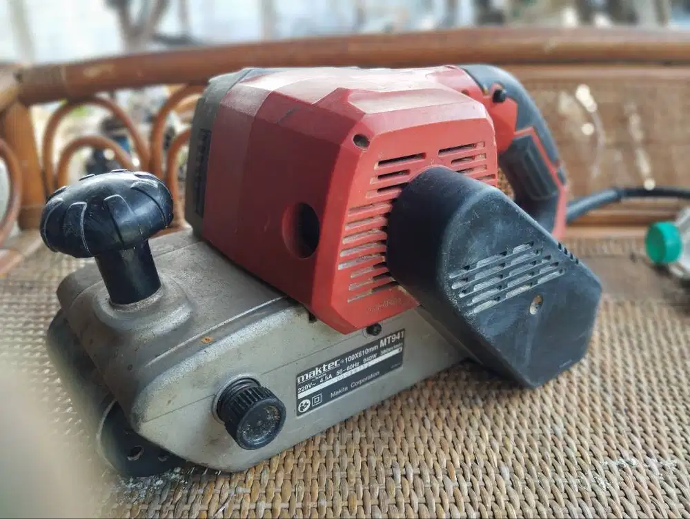 Mesin amplas/belt sander maktec
