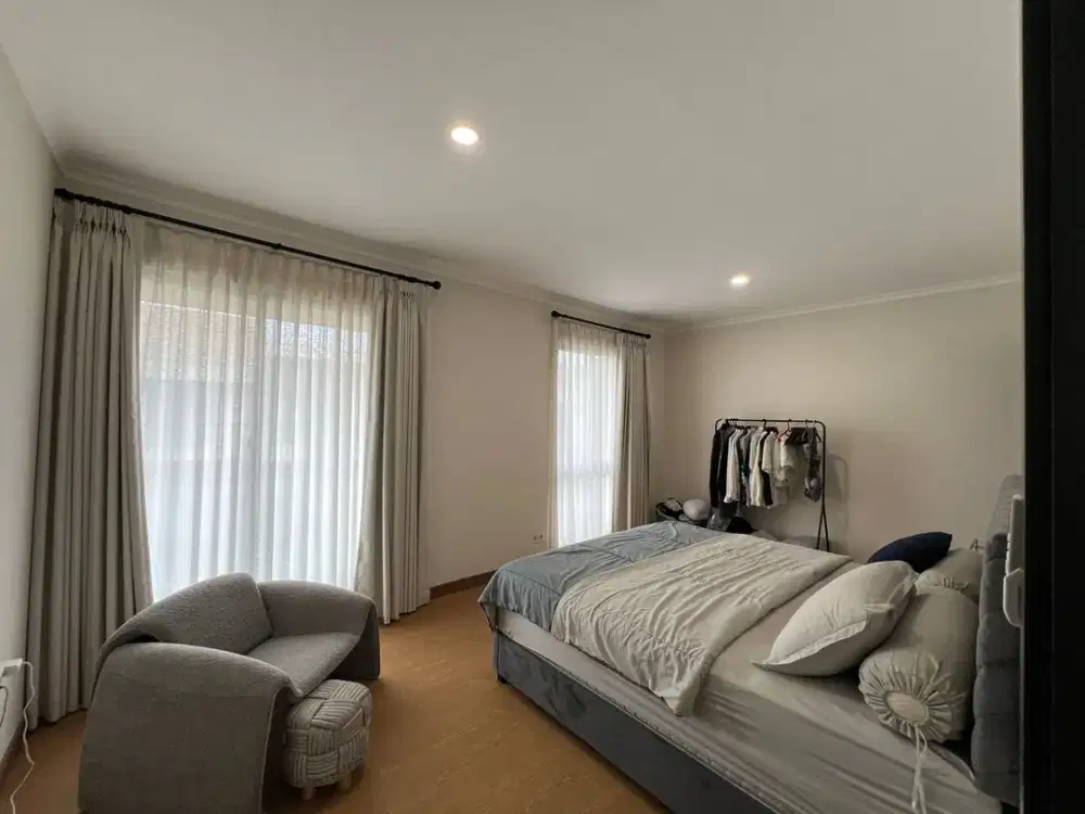 RUMAH POSISI BAGUS HOEK DI CARSON GADING SERPONG HADAP UTARA