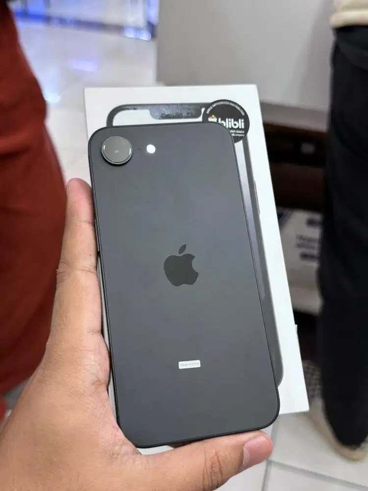 IPhone 16e 128gb Black Lengkap Mulus Resmi ibox cc 3 grs okt 2026