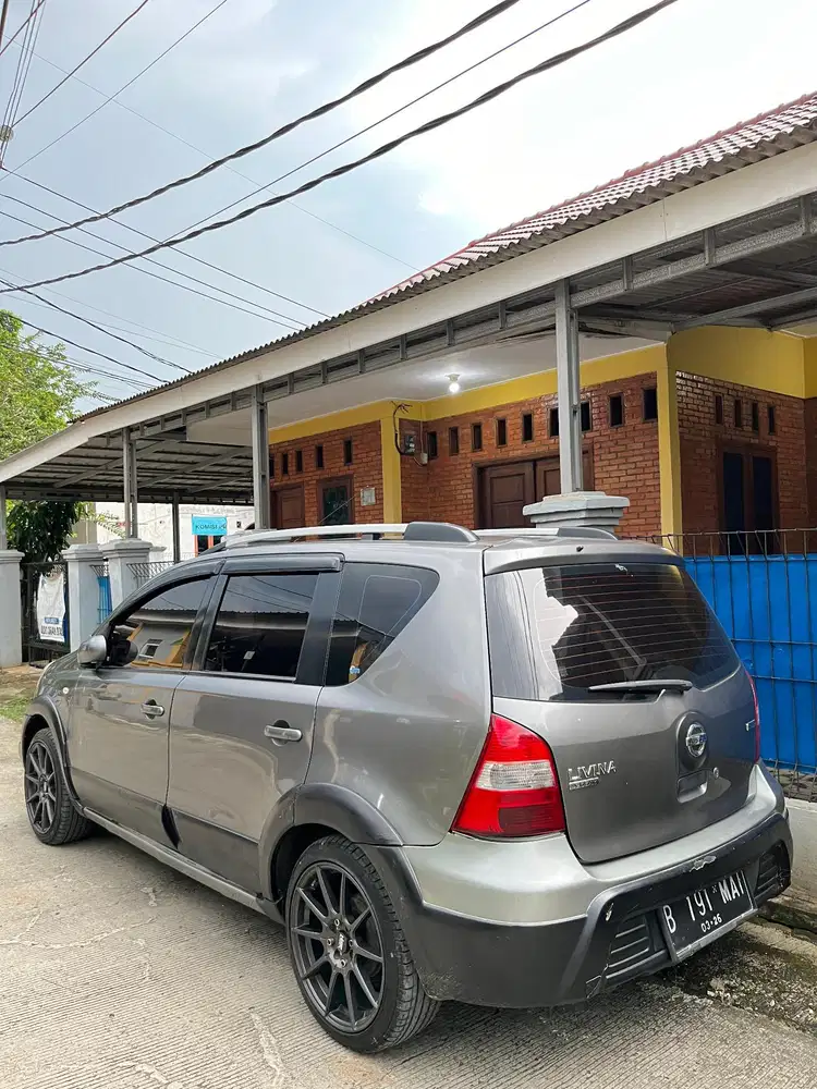 Nissan Livina 2011 Bensin