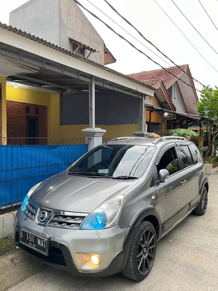 Nissan Livina 2011 Bensin