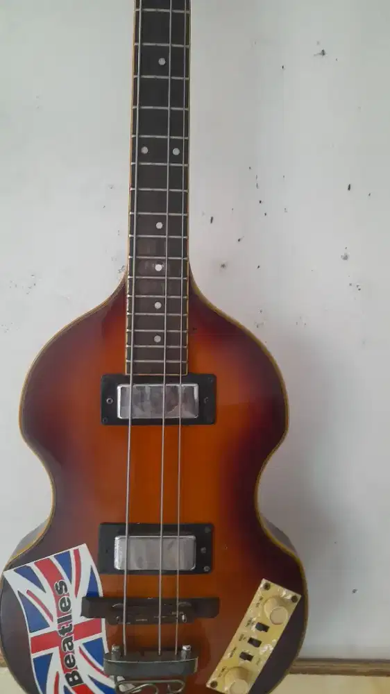 Bass violin beatles