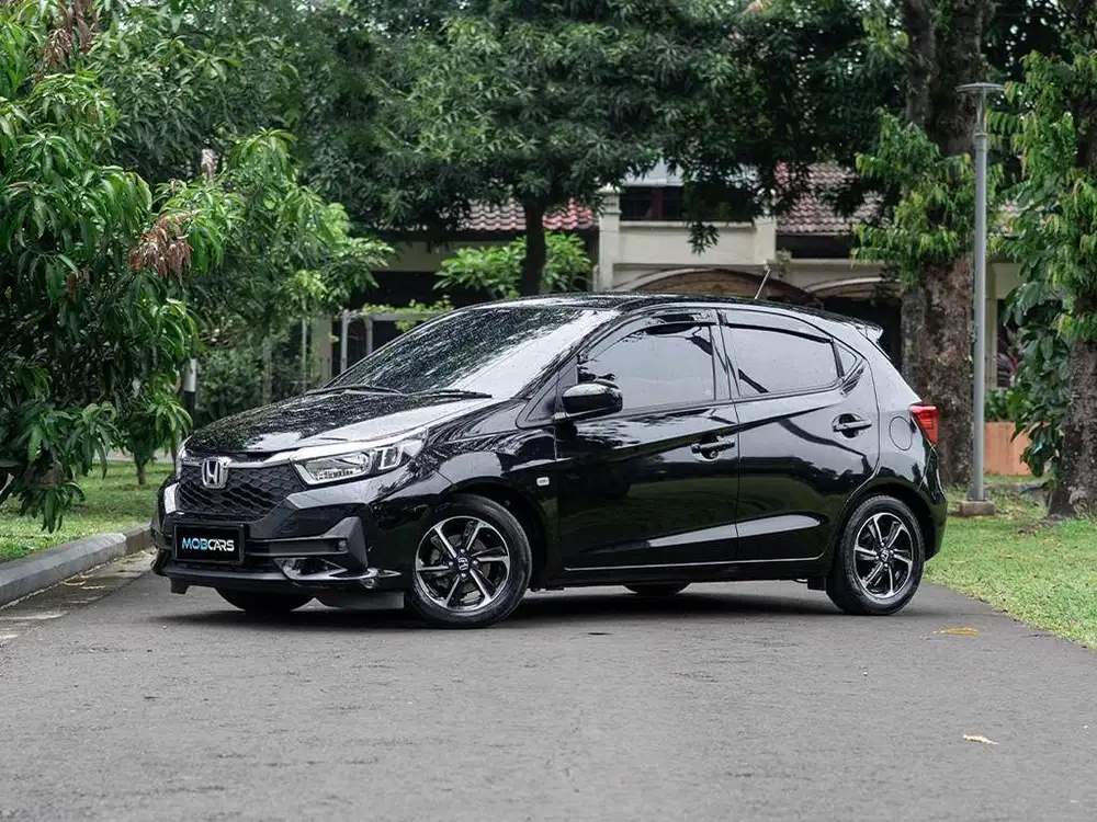 CASH TERMURAH HONDA BRIO 1.2 E CVT 2023 HITAM MOBCARS FREE SMART TV