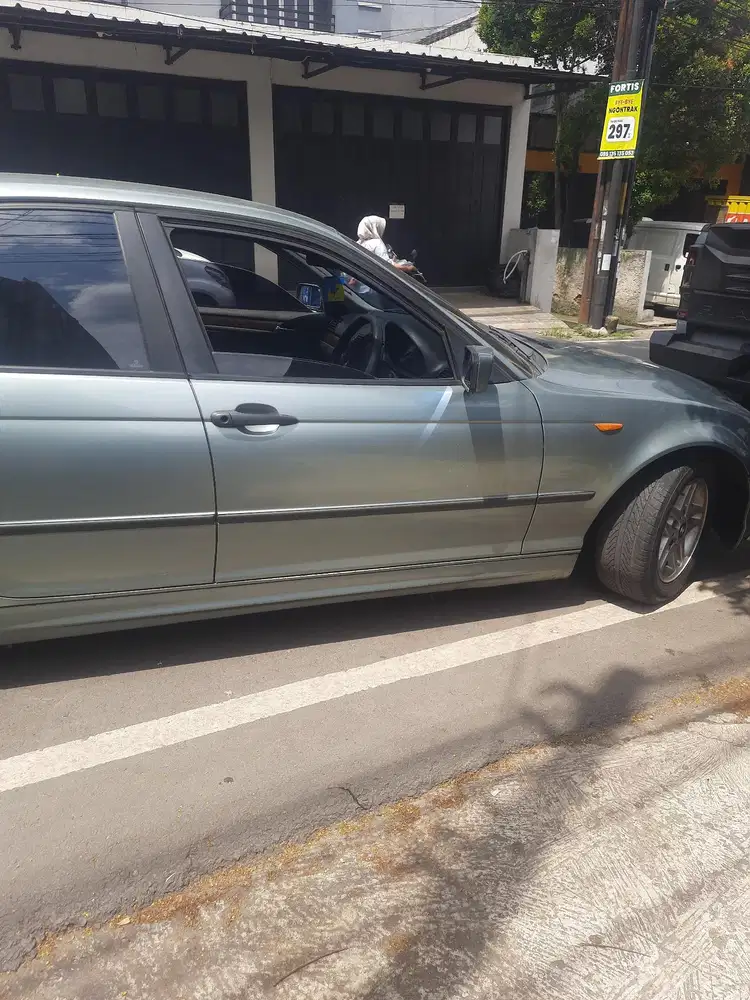 BMW 318i 2003 Bensin