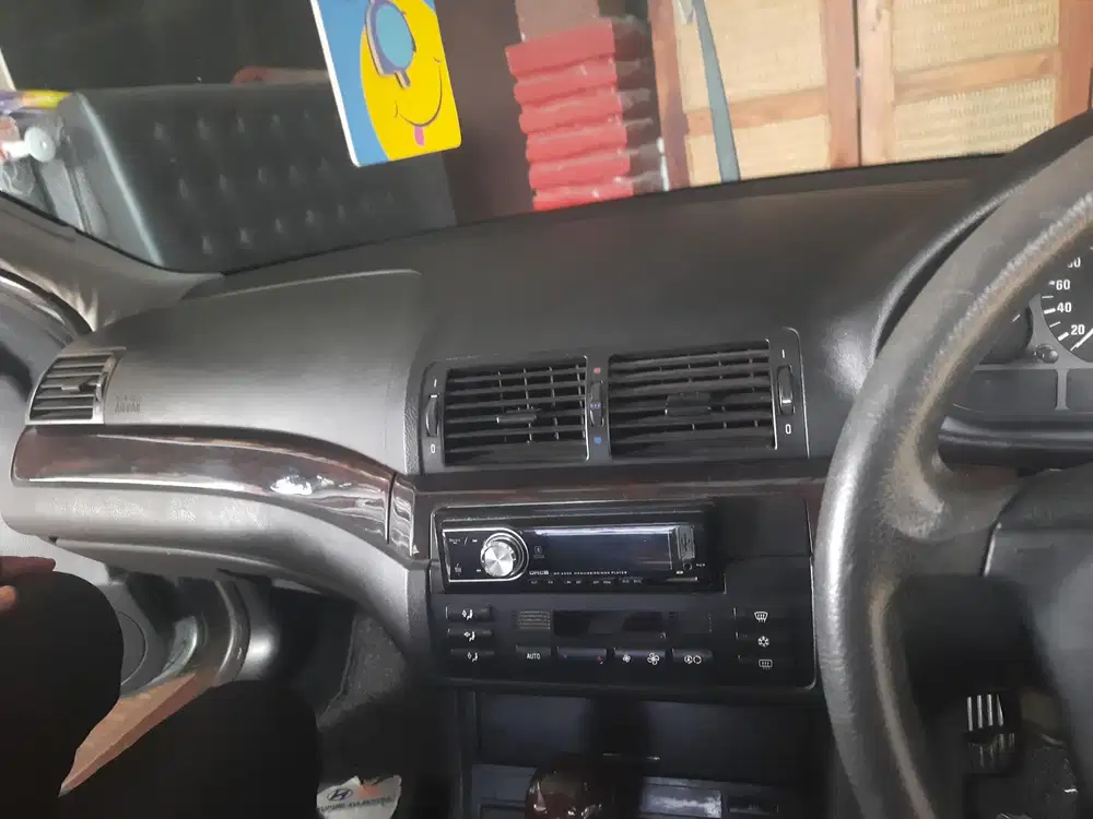 BMW 318i 2003 Bensin