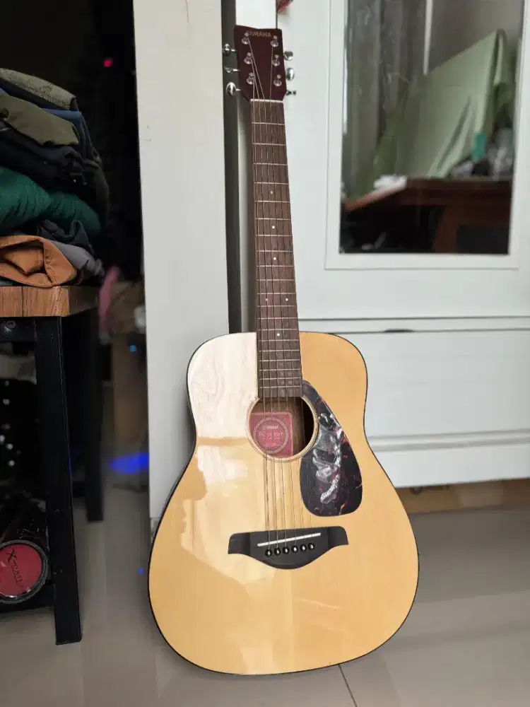 Gitar (Alat Musik)