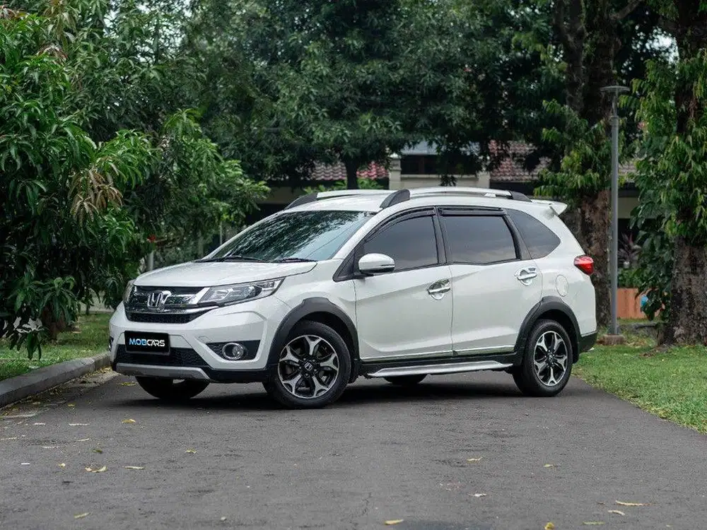 CASH TERMURAH HONDA BR-V PRESTIGE MATIC 2017 PUTIH MOBCARS