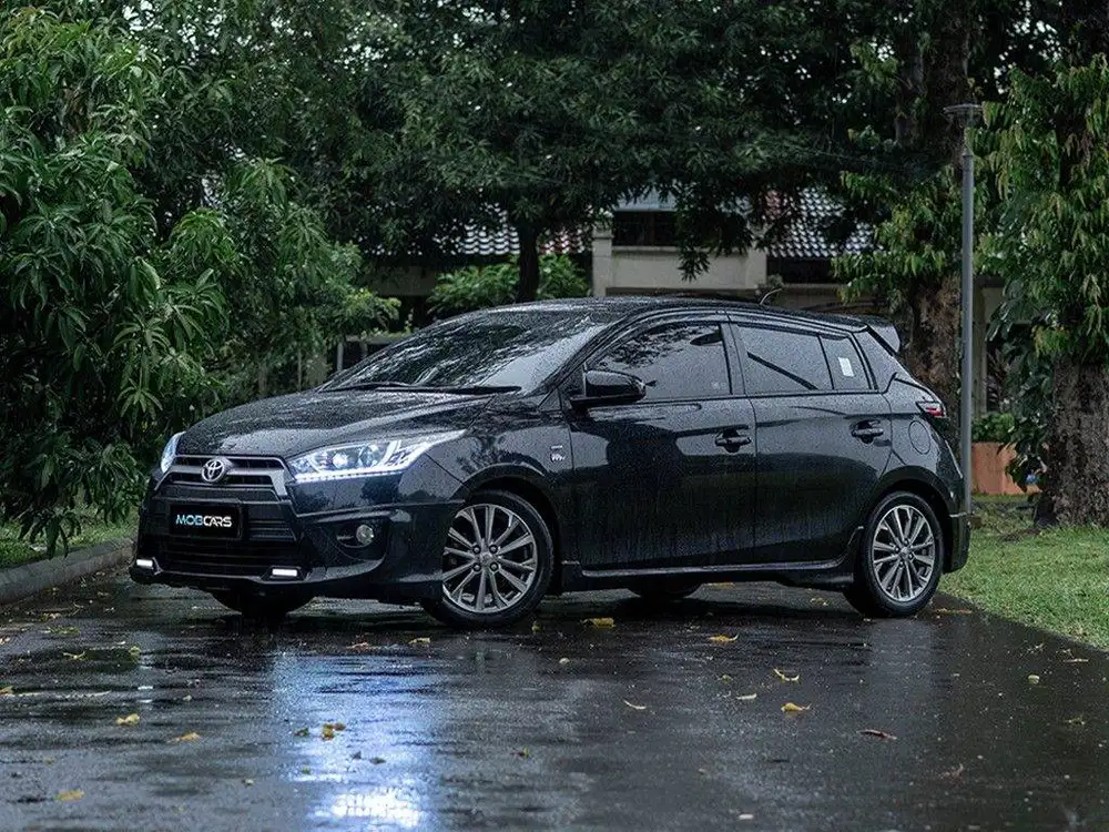 CASH TERMURAH TOYOTA YARIS 1.5 G MATIC 2017 HITAM MOBCARS